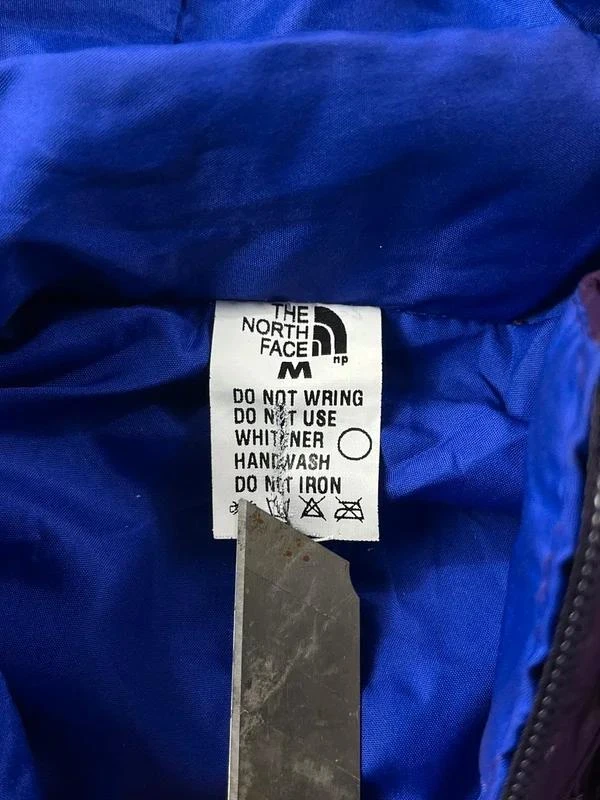The north face Women’s Purple Zip Up Hooded Puffer Jacket Size M – photo 3